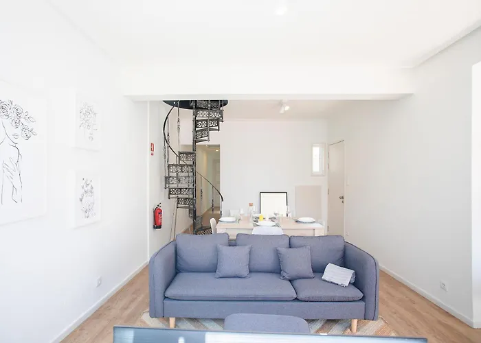 Liiiving In - Downtown Balcony *