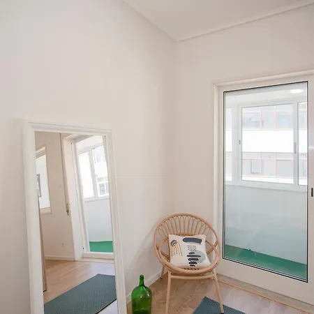 Liiiving In - Downtown Balcony