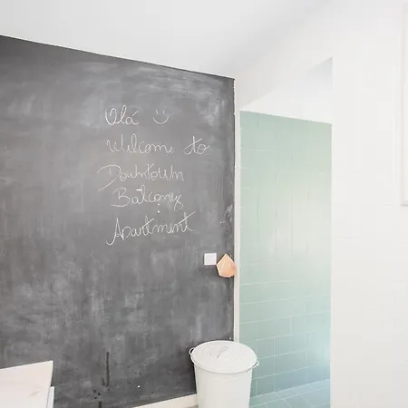 Liiiving In - Downtown Balcony