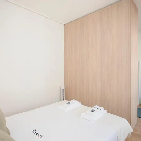 Liiiving In - Downtown Balcony * Порту