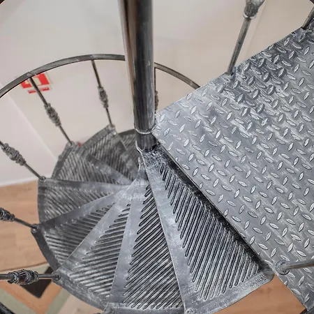 Liiiving In - Downtown Balcony