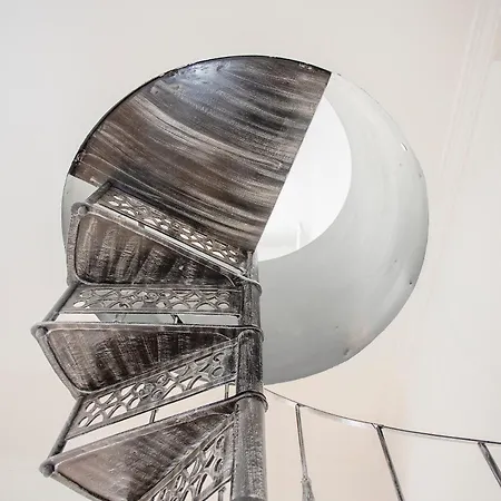 Liiiving In - Downtown Balcony Апартаменты