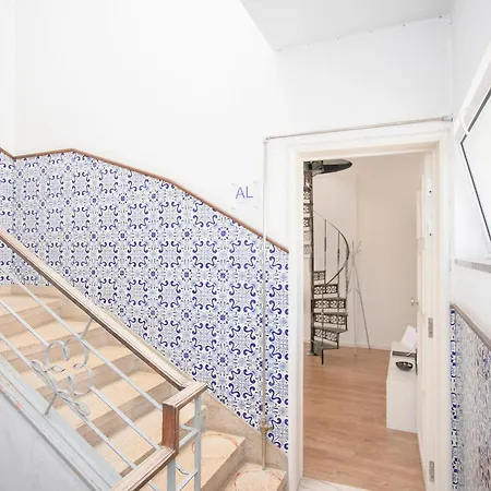 Liiiving In - Downtown Balcony