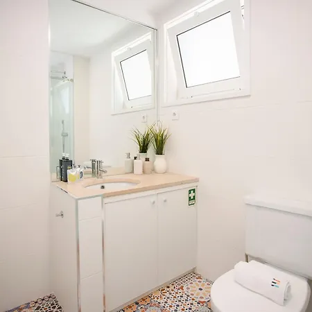 Liiiving In - Downtown Balcony Порту