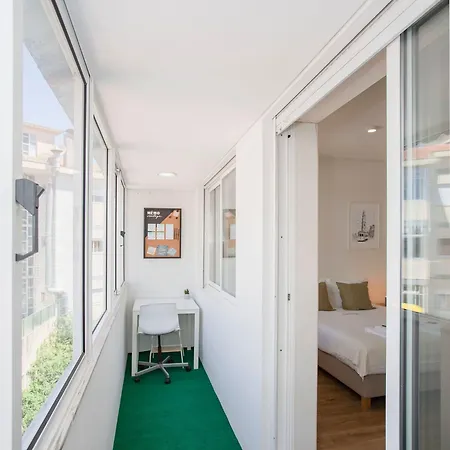 Liiiving In - Downtown Balcony *