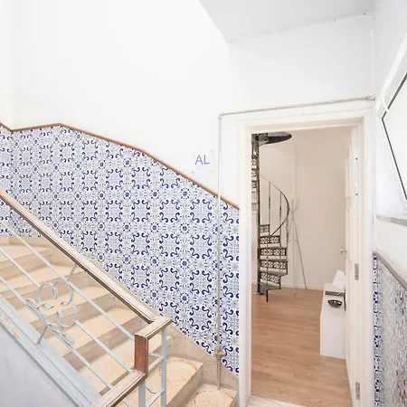 Liiiving In - Downtown Balcony Appartement *