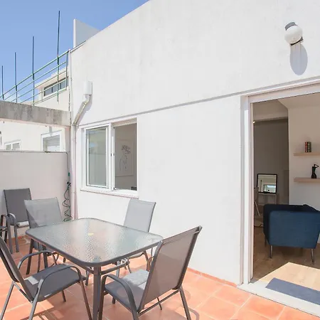 Liiiving In - Downtown Balcony Appartement