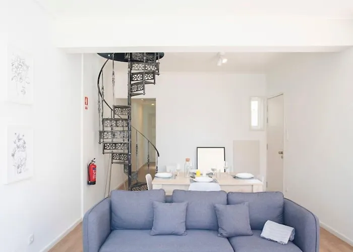 Liiiving In - Downtown Balcony Apartman *