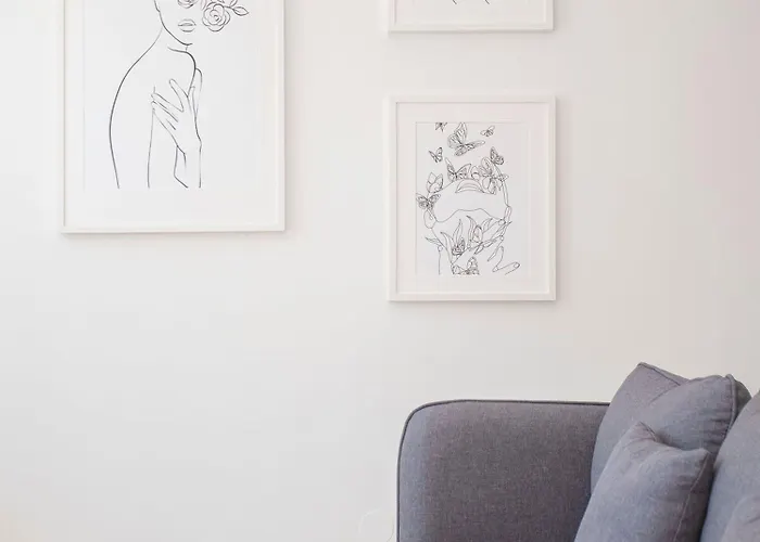 Liiiving In - Downtown Balcony