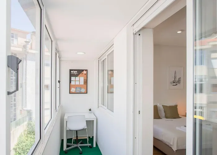 Liiiving In - Downtown Balcony *