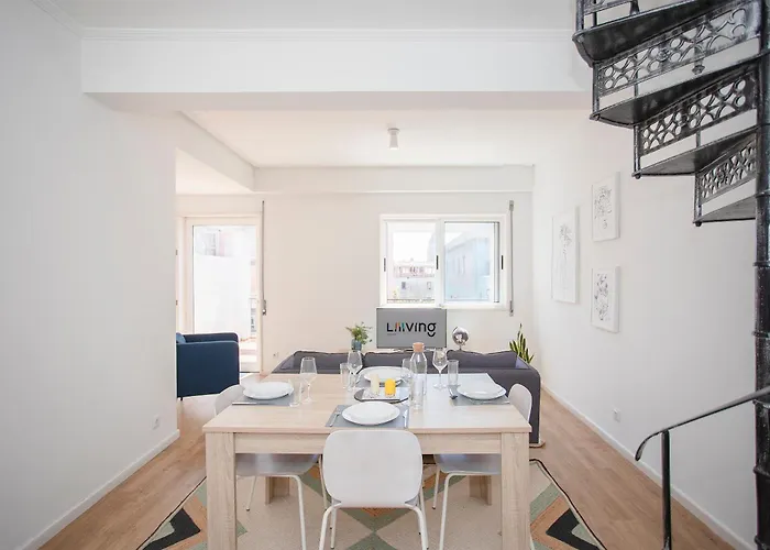 Liiiving In - Downtown Balcony