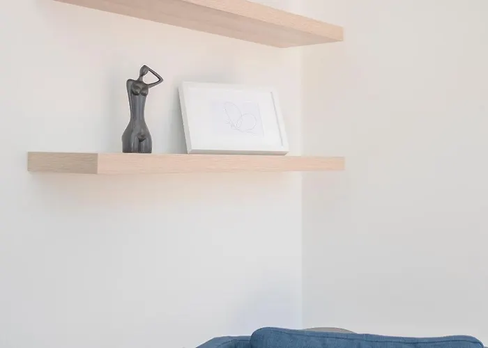 Liiiving In - Downtown Balcony Apartman *