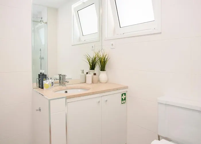 Liiiving In - Downtown Balcony *