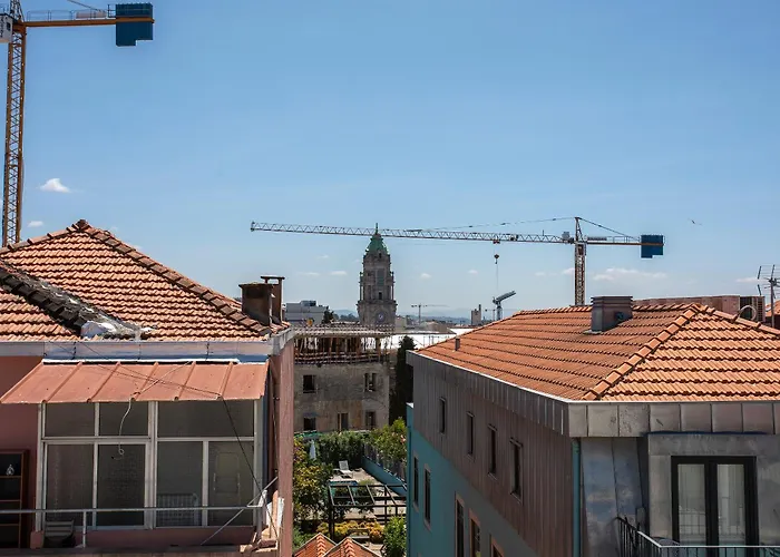 Liiiving In - Downtown Balcony *