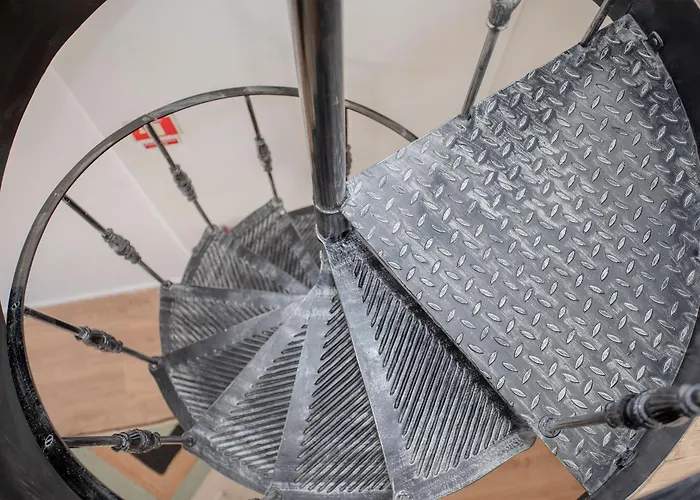 Liiiving In - Downtown Balcony