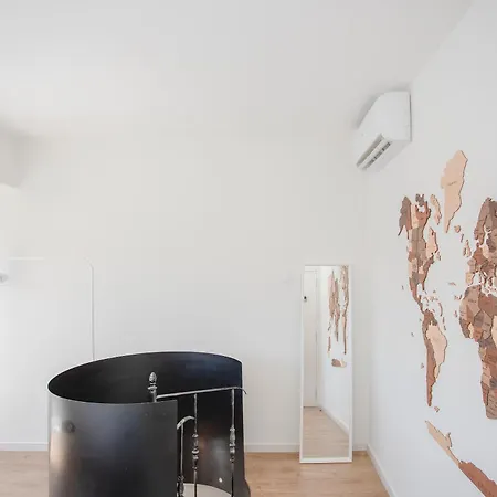 Liiiving In - Downtown Balcony