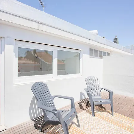 Liiiving In - Downtown Balcony