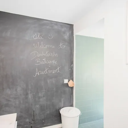 Liiiving In - Downtown Balcony *