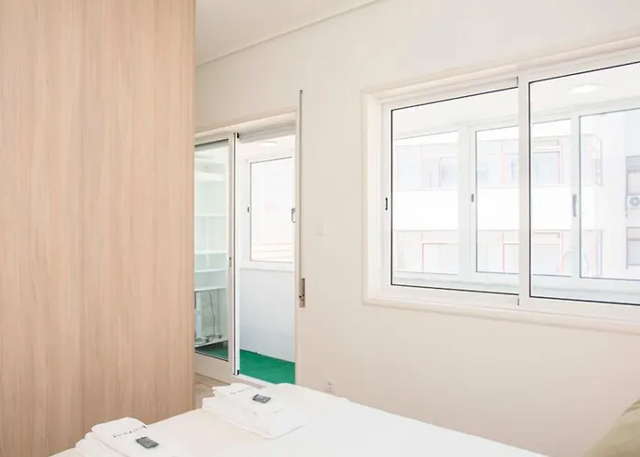 Liiiving In - Downtown Balcony *