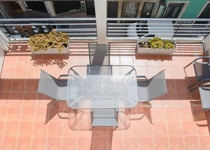 Liiiving In - Downtown Balcony Apartmán