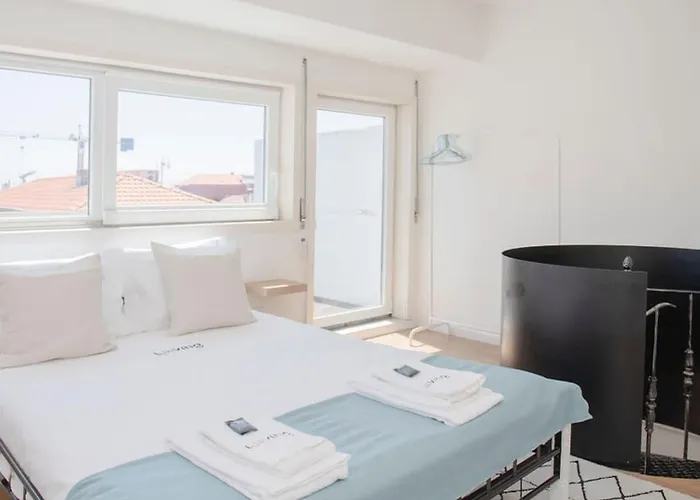 Liiiving In - Downtown Balcony *